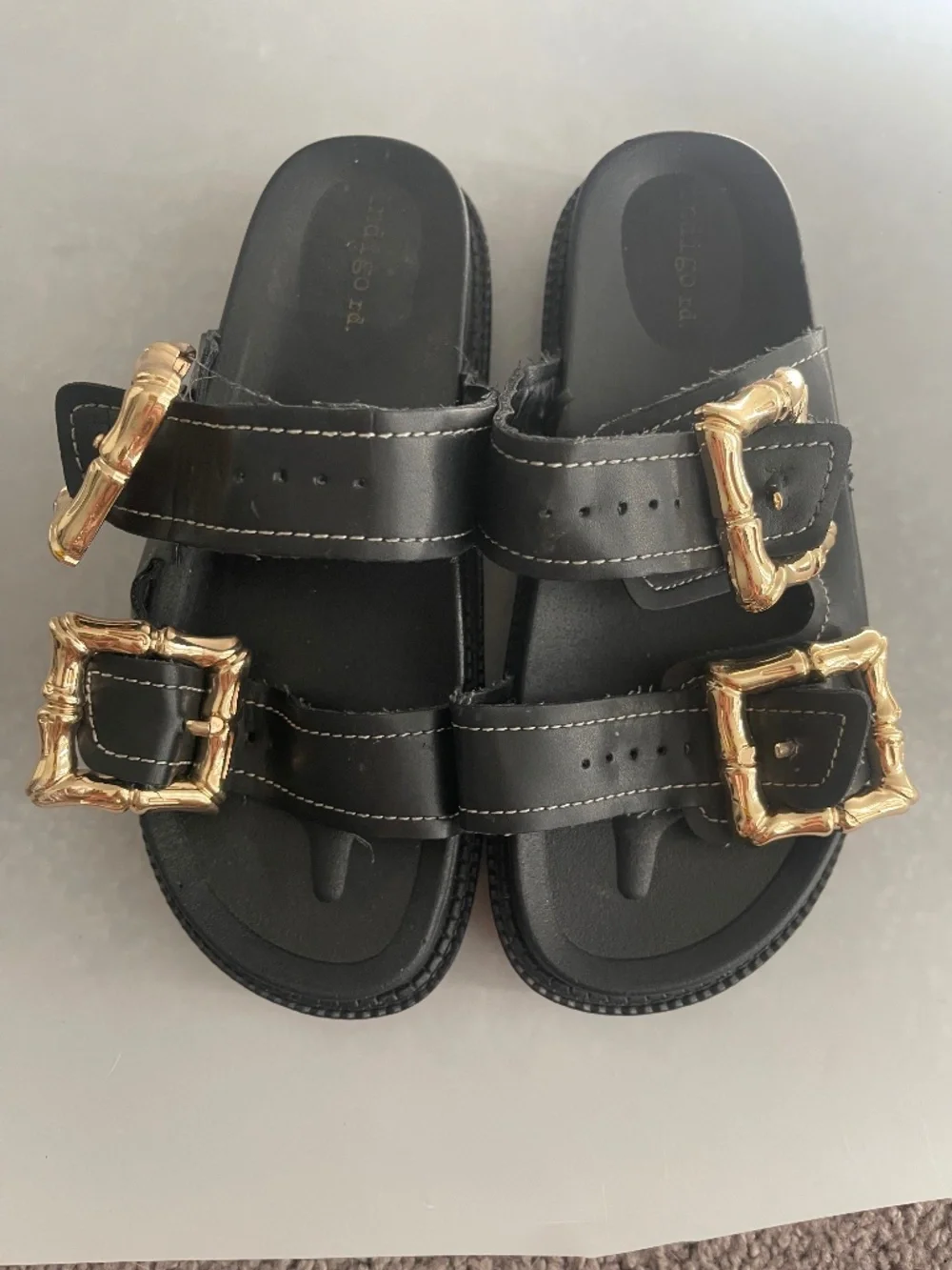Indigo Rd. Women’s 5.5 Black Double Buckle Slide Sandals Gold Tone Metal